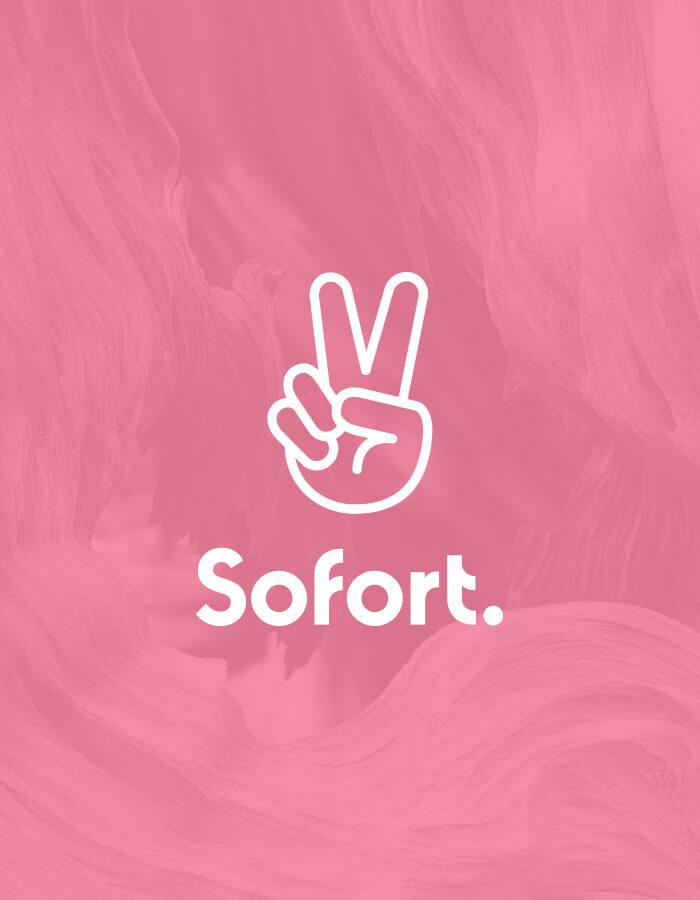 Schmuckstück auf schwarzem Stoff